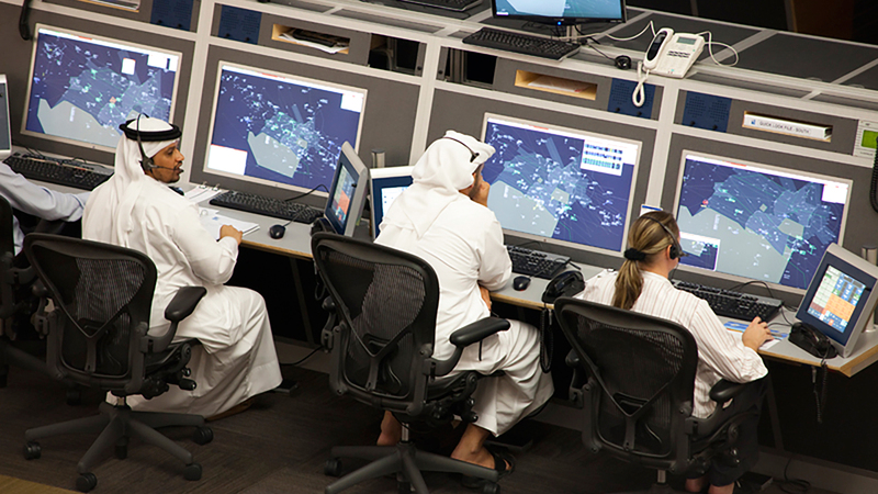 إدارة مراقبة الحركة الجوية في مركز الشيخ زايد للملاحة الجوية تتولى مراقبة الالتزام بالحظر. أرشيفية