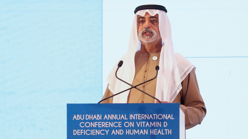 نهيان بن مبارك خلال افتتاحه المؤتمر.

وام