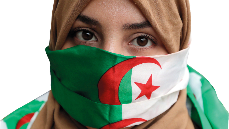 جزائرية خلال التظاهرات الاحتجاجية في العاصمة.     إي.بي.إيه
