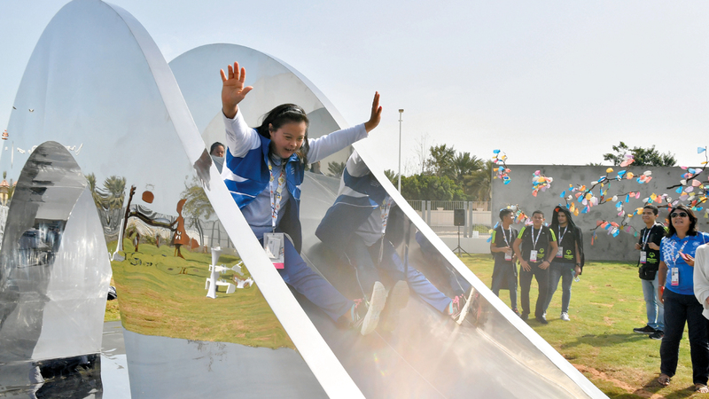 قام بتنفيذ الأعمال الستة التي تعرض في حديقة منارة السعديات في أبوظبي، فنانون من دول مختلفة جمعهم الفن، وتشابهت أعمالهم في ما تطرحه من قضايا وأفكار إنسانية.

تصوير-نجيب محمد