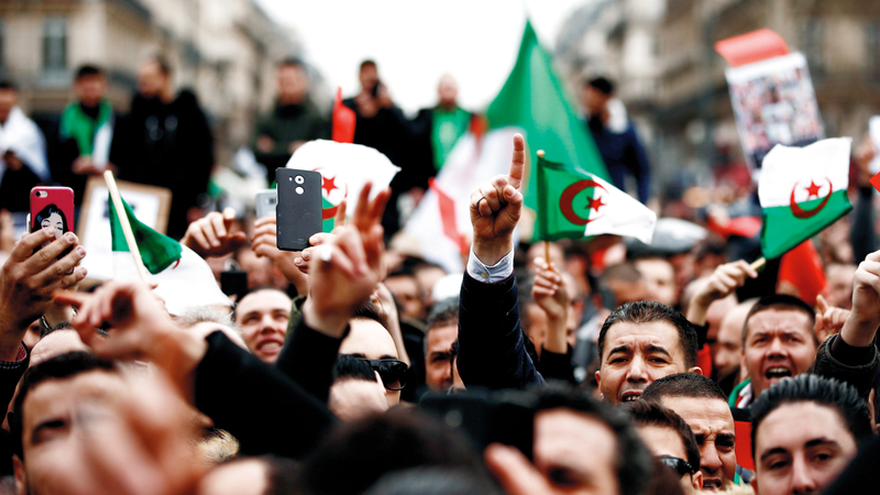 المتظاهرون حققوا مكتسباً بإعلان بوتفليقة عدم ترشيح نفسه للمرة الخامسة.

رويترز