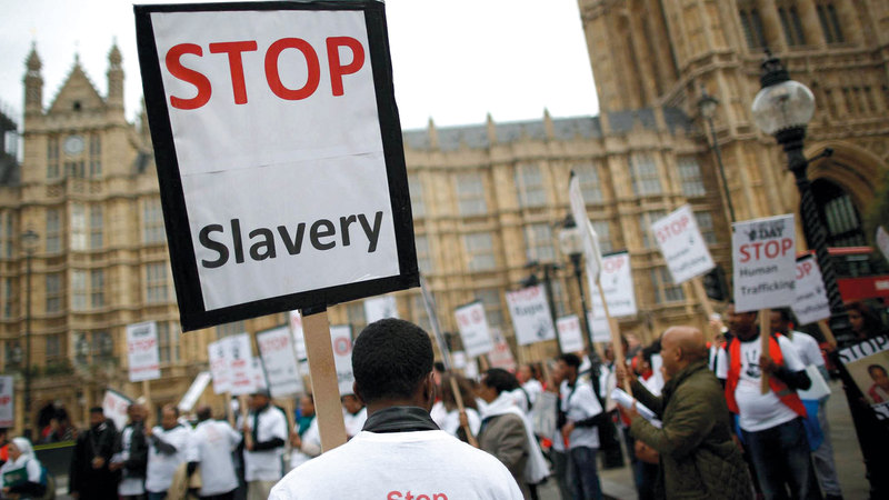 العاملون في الملاجئ يحاولون منع الأطفال من الفرار ونادراً ما ينجحون.

أرشيفية