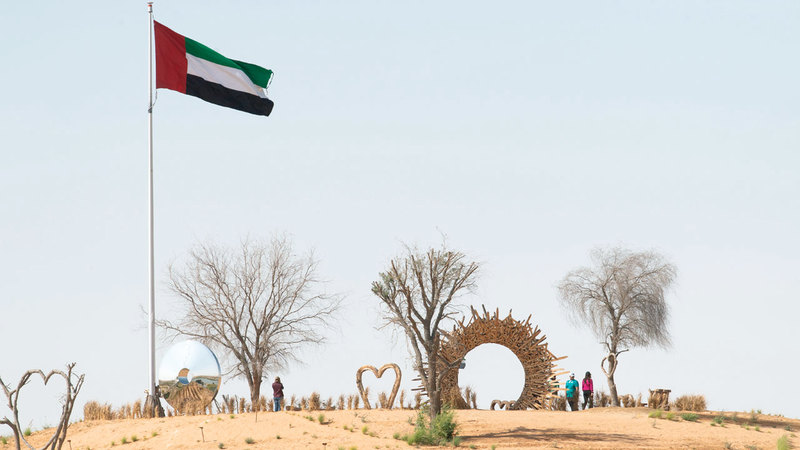 في وسط صحراء المرموم بدبي، توجد سلسلة بحيرات القدرة الاصطناعية التي تحتوي على أكثر من 130 نوعاً من الطيور والحيوانات البرية، ومن ضمن تلك البحيرات وأكثرها تميزاً «بحيرة الحب»