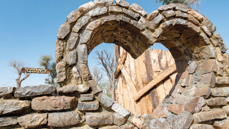 التي بُنيت وصمّمت على شكل قلوب كبيرة، وتشكل 16 ألف شجرة ممتدة على مساحة 550 ألف متر مربع تشكيلة فنية جميلة على رمال صحراء دبي تنشر من خلالها الحب والسلام للعالم.