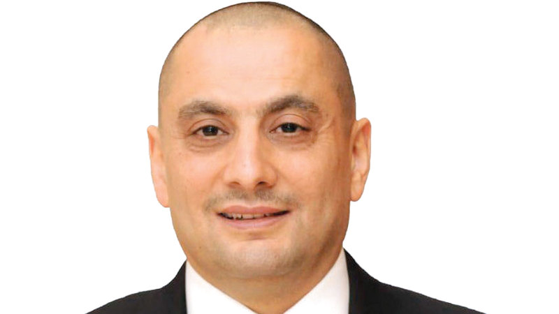 الدكتور محمد مقدادي: «عملية الزراعة تضمنت نقل البكتيريا الموجودة داخل قولون شخص سليم إلى الطفل المصاب».