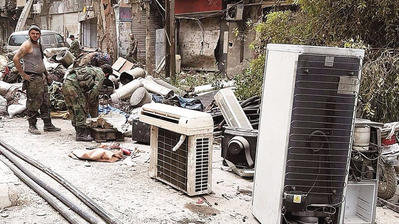 «التعفيش» أي سرقة الأثاث التي ظهرت خلال سنوات الحرب السورية الـ 8. أرشيفية