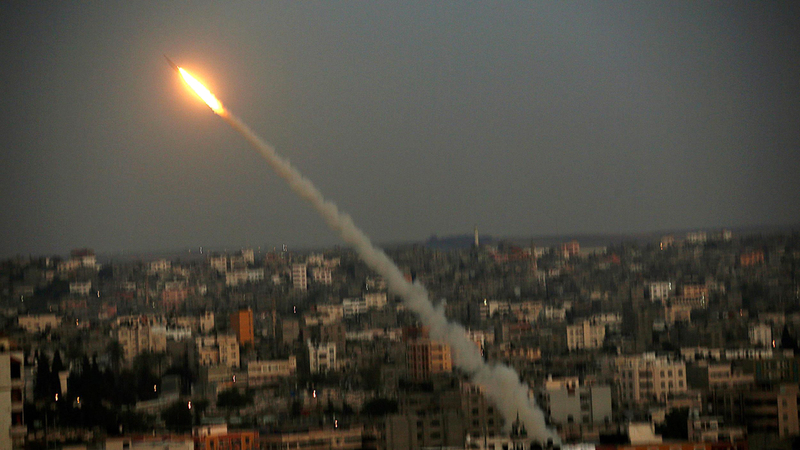 «حماس» تطلق صاروخاً في اتجاه إسرائيل. أرشيفية