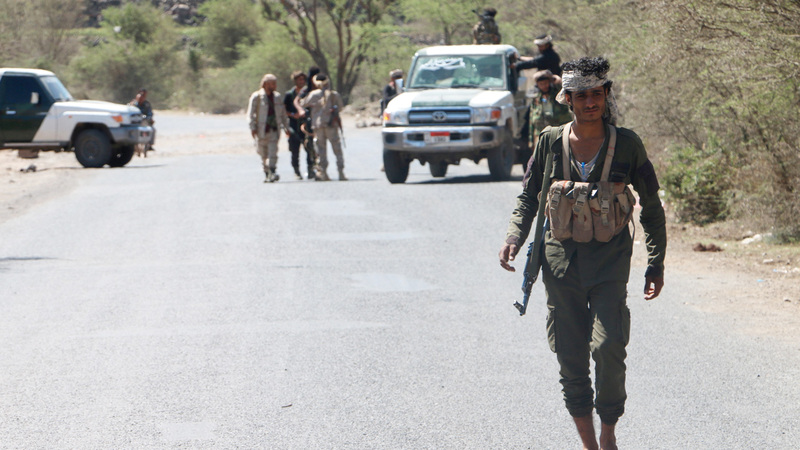 قوات الشرعية تواصل معركتها ضد الميليشيات الحوثية في الضالع. إي.بي.إيه