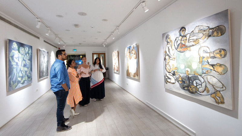 أعمال بلان تحكي قصصاً متعددة تزخر بالحياة والطاقة.

تصوير: أحمد عرديتي