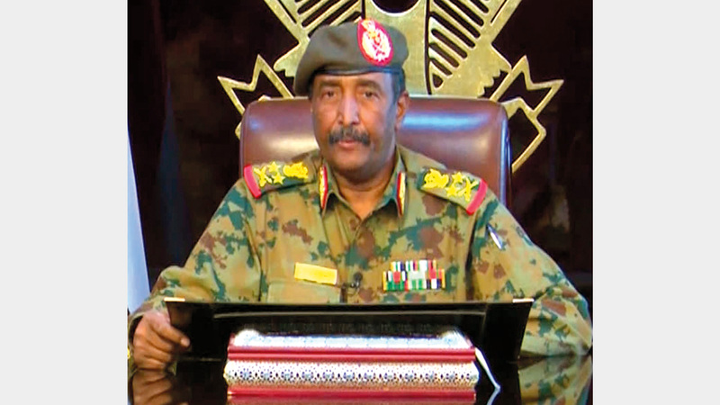 الفريق أول عبدالفتاح البرهان يلقي كلمته التي بثها التلفزيون السوداني. أ.ف.ب