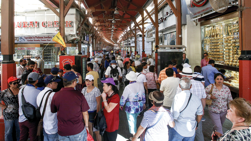 مبيعات الذهب في دبي سجلت نمواً بنسبة 3% العام الماضي مع زيادة النشاط السياحي في أسواق الإمارة. تصوير: أشوك فيرما