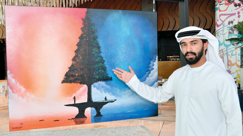 ساطان الهاشمي أكد أن الرسم بمثابة استراحة مؤقتة يستمتع بها. تصوير: نجيب محمد