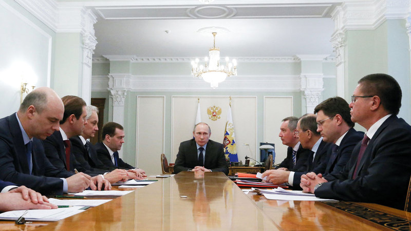 بوتين يفضل تعيين أشخاص «تكنوقراط» في المناصب الوزارية والحكام. أ.ب