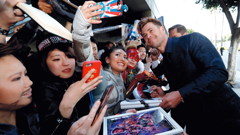 أبطال الفيلم ساروا على بساط بنفسجي وشعار عملاق دوار لـ «أفنجرز».

وكالات