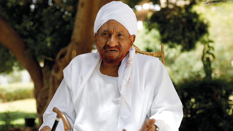 المهدي دعا قوى الحرية والتغيير للإسراع في تكوين مجلس مصغّر يقود المفاوضات. رويترز