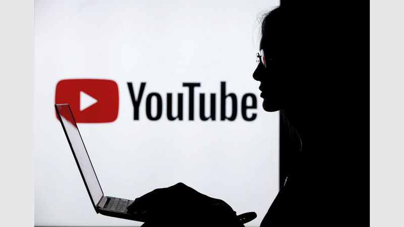 إنشاء قنوات على «يوتيوب»، لتقديم محتوى ترفيهي يرمي إلى تحقيق أهداف مالية. أرشيفية