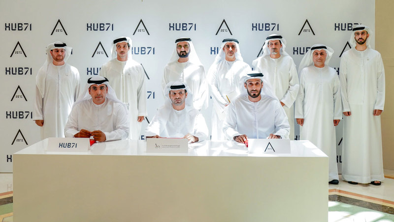 محمد بن راشد يشهد توقيع الهيئة الاتحادية للهوية والجنسية عدداً من اتفاقات التعاون بحضور سيف بن زايد ومنصور بن زايد.وام