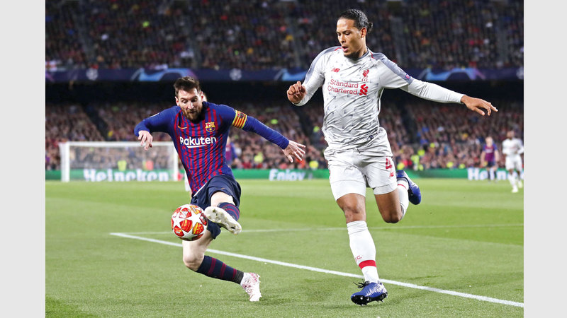 ميسي تلاعب بدفاع ليفربول خصوصاً أفضل مدافع في العالم فان دايك.  أ.ب