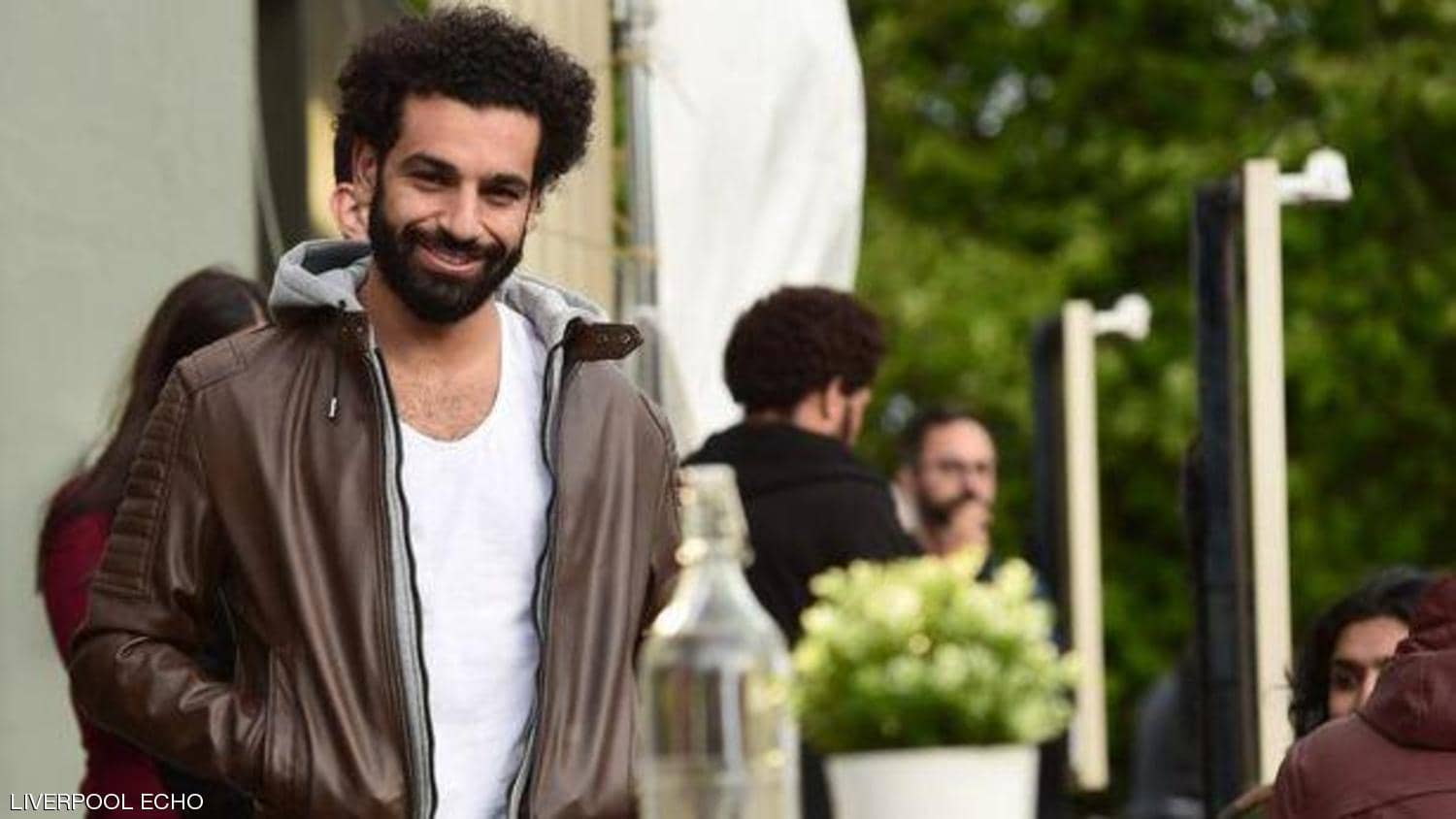 محمد صلاح وخلفه يظهر "الدوبلير"