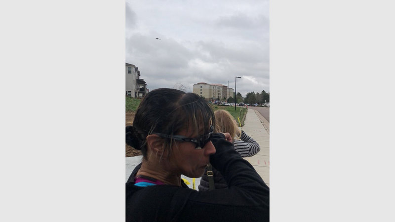 مروحية تحوم  في مكان الحادث.  رويترز