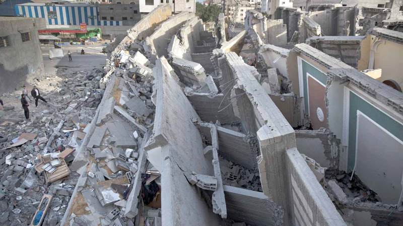 الغارات الإسرائيلية أدت إلى حدوث تدمير كبير في غزة.  أ.ب