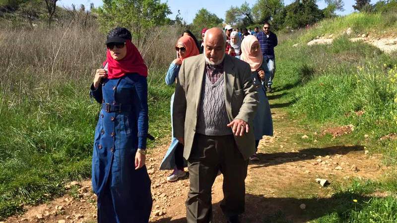 الحاج محمد سليمان يشارك في مسيرة العودة إلى قالونيا. الإمارات اليوم