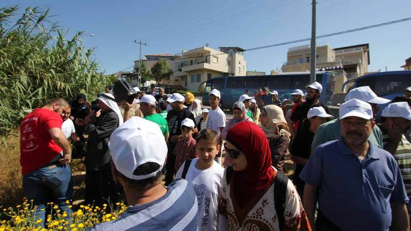 الفلسطينيون يتجمعون من أماكن إقامتهم في الضفة والقدس لزيارة ديارهم المهجرة في الذكرى الـ71 للنكبة. الإمارات اليوم