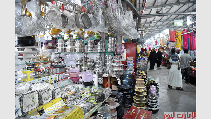 تعدّ الأسواق الشعبية مقصداً للكثيرين، خلال شهر رمضان المبارك، حيث تتوافر أنواع كثيرة من الأواني والخزفيات