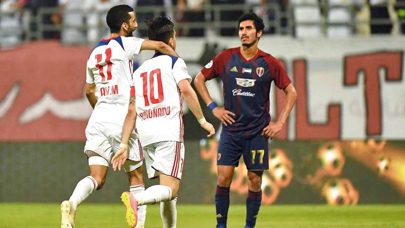 إيغور خلال الاحتفال في ليلة التتويج بدرع دوري الخليج العربي. تصوير: أسامة أبوغانم