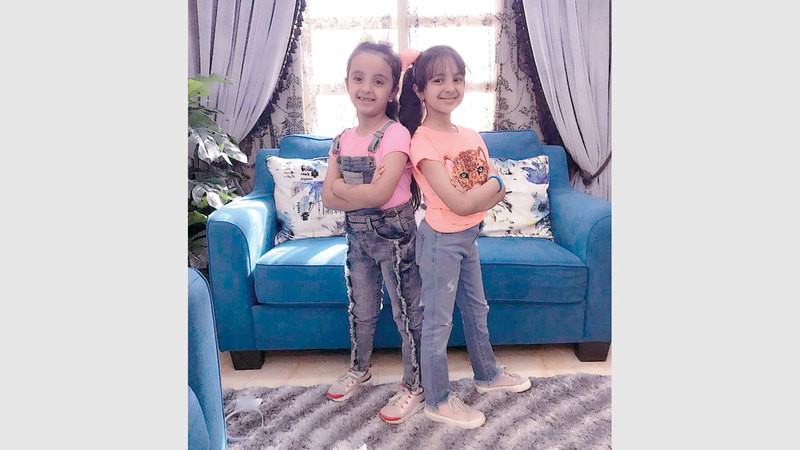 الشقيقتان ليان ولانا صابر.

من المصدر