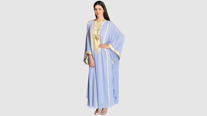 «المجموعة» حوّلت الأثواب الواسعة الطويلة المتعارف إليها إلى أخرى أكثر عملية وأسهل في الحركة. الإمارات اليوم