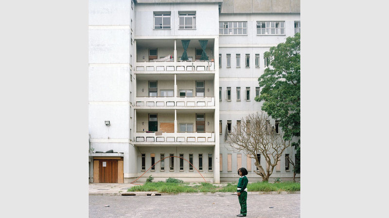 مسكن مهجور يعود إلى مستشفى احتله المواطنون السود.  من المصدر