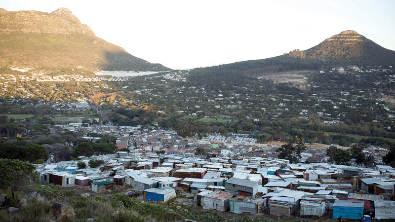 مدينة عشوائية في أميزامو في جنوب إفريقيا.

غيتي