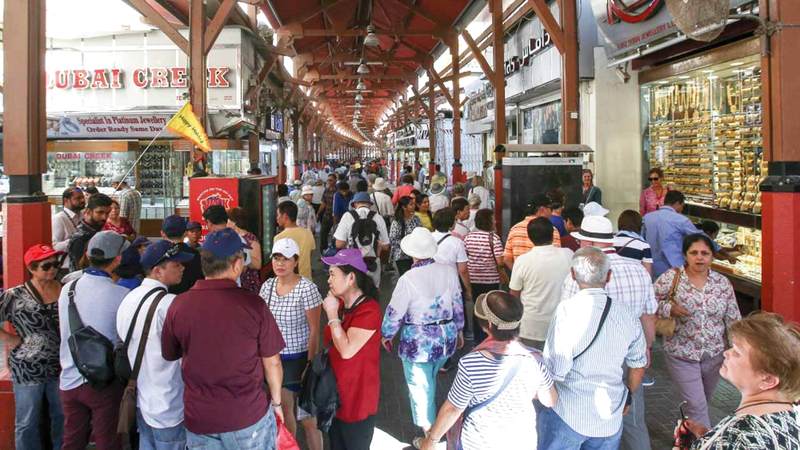 حركة السياحة ترتفع تدريجياً بعد عيد الفطر من مختلف الأسواق. أرشيفية