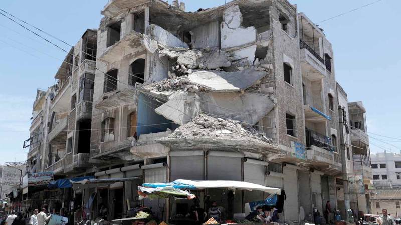 الدمار ينتشر بشكل واسع في إدلب.  رويترز