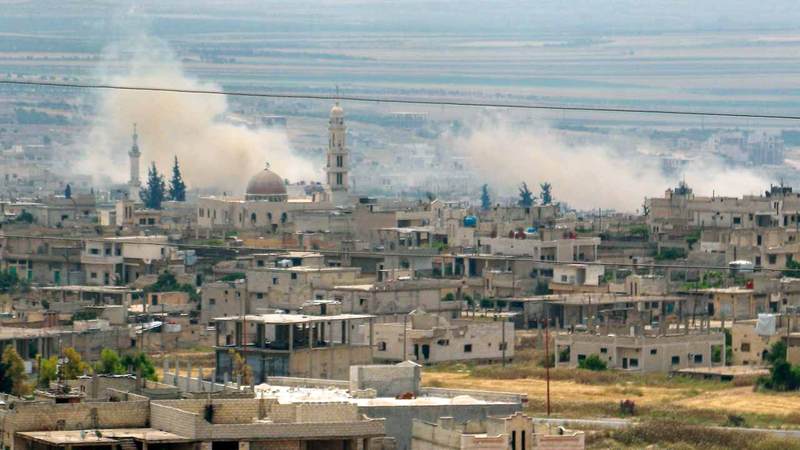 أعمدة الدخان تتصاعد جراء استمرار القصف بين الفرقاء.  أ.ف.ب