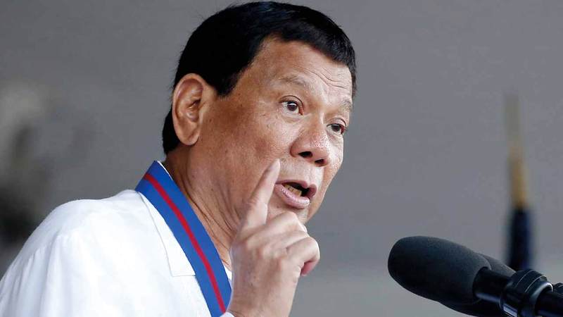 الرئيس الفلبيني يهدد بحرب ضد كندا بسبب القمامة.  أ.ب