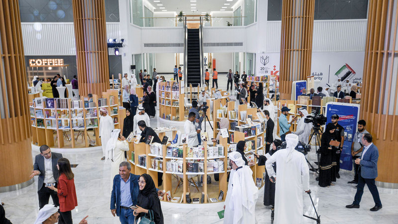 استطاع المعرض أن يجمع تحت مظلته الآلاف من عناوين الكتب الإماراتية.

تصوير: أشوك فيرما