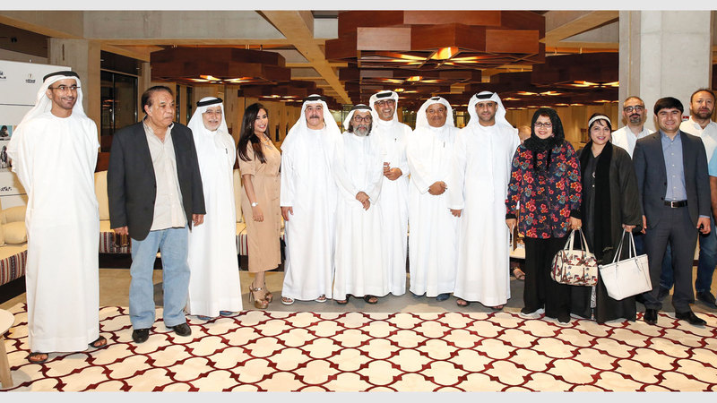 الأمسية ثقافية حضرها نخبة من المثقفين والكتاب والأدباء والإعلاميين في المجمّع الثقافي.

من المصدر