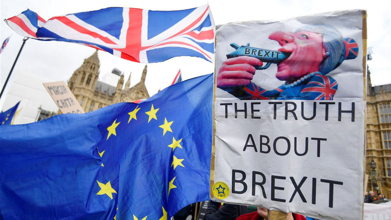 رسم يعبّر عن تزايد معارضة الخروج من الاتحاد الأوروبي.  أرشيفية