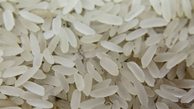 «أبوظبي للزراعة» أكدت أن الأرز في الأسواق صالح للاستهلاك. أرشيفية