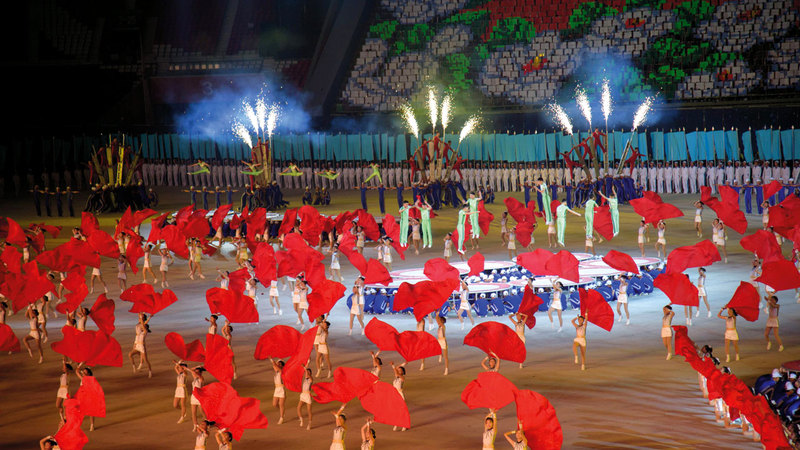 جانب من عروض «أرض الشعب» أحدث برنامج للألعاب الجماعية في كوريا الشمالية. أ.ف.ب