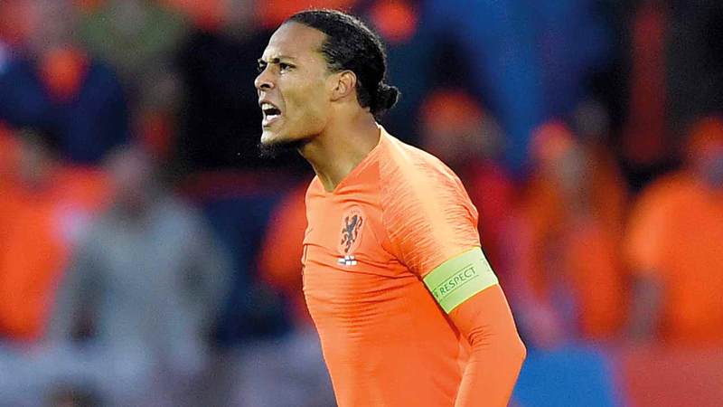 فان دايك يحلم بأول لقب مع هولندا اليوم.  أ.ب