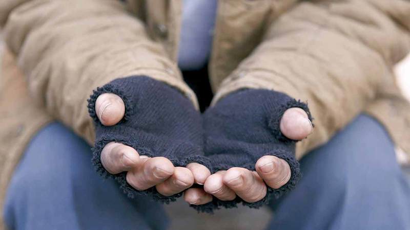 108 متسولين من الذين تم ضبطهم في شهر رمضان الماضي دخلوا الدولة بتأشيرة زيارة. من المصدر