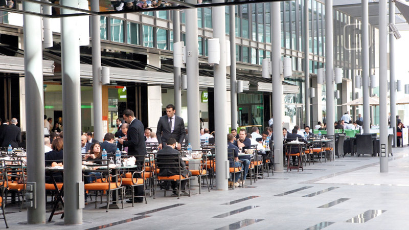 اشتراط وجود قوائم طعام باللغة العربية في المطاعم يأتي في إطار سياسات التعريب بمؤسسات ومنشآت الدولة. أرشيفية