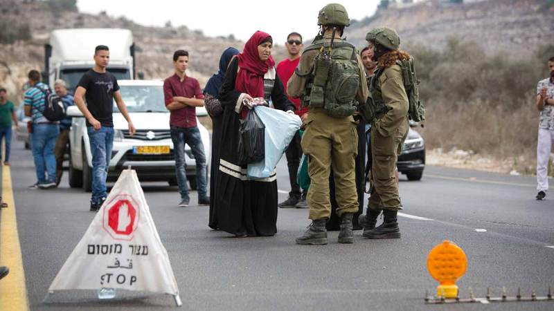الفلسطينيون يعيشون تحت احتلال أقوى جيش في الشرق الأوسط ومع ذلك يرفضون التنازل عن حقوقهم. أ.ب