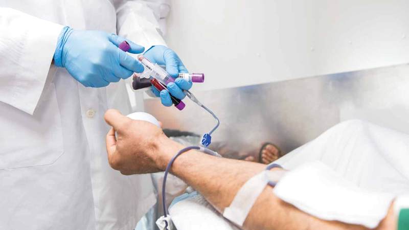 مركز دبي للتبرع بالدم استقبل 65 ألف متبرع العام الماضي. تصوير: أحمد عرديتي