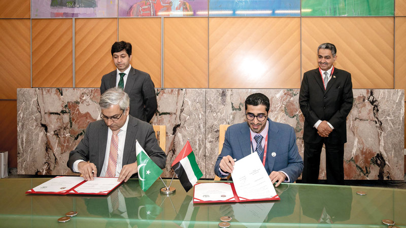 الهاملي خلال توقيع الاتفاقات مع نظرائه في نيبال وباكستان وفيتنام. من المصدر