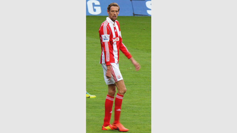 الإنجليزي بيتر كراوتش أطول لاعب. أرشيفية