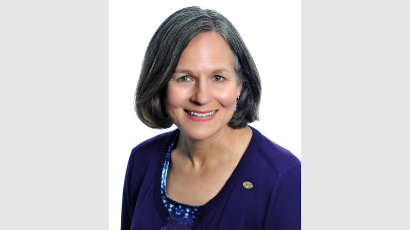 روث بيتران.